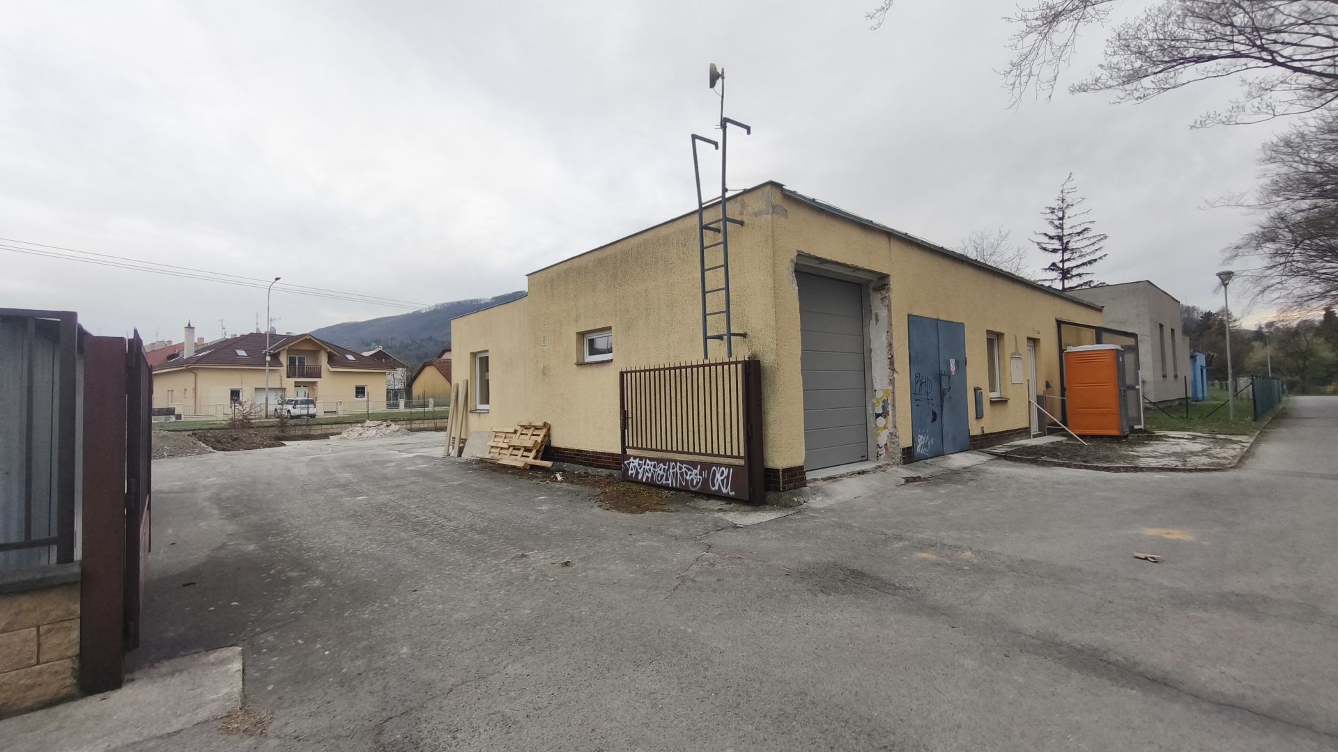 Pronájem kanceláře se skladovacími prostory 74 m² -  Bystřice pod Hostýnem